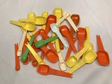 Vintage Tupperware Replacement Measuring Spoons Tablespoon And Teaspoon you pick