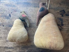 Ginny Hanson Lot Of 2 Primitive Handmade Country Folk Art Stuffed Birds On Pears