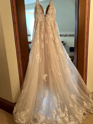 Gorgeous Martina Liana wedding dress, Style 1000 - worn once, only inside! - Picture 6 of 7