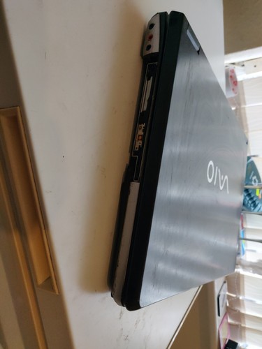 Sony Vaio VGN-AR71M Intel Core duo 17 inch gaming laptop  - Picture 10 of 12