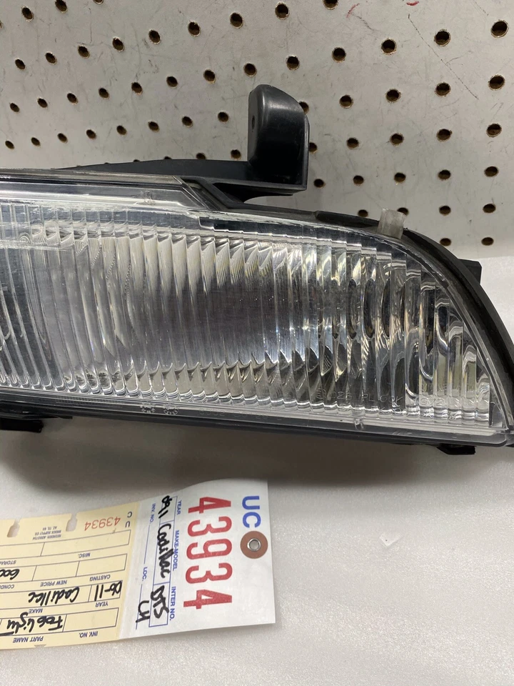 2006 2007 2008 2009 2010 2011 CADILLAC DTS FAROL DE NEBLINA LATERAL ESQUERDO FABRICANTE DE EQUIPAMENTO ORIGINAL - Imagem 3 de 4