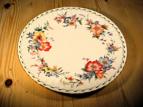 Royal Albert "Constance" EIGHT Dinner Plates - Picture 4 of 6
