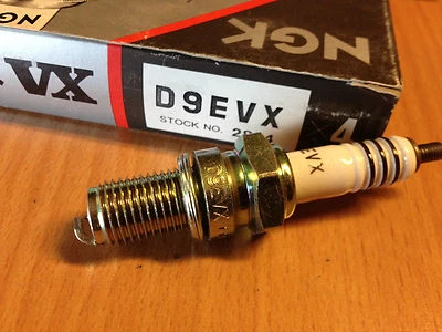 BOUGIE PLATINIUM NGK D9EVX MOTOS SUZUKI - LAVERDA - KAWASAKI - GUZZI...... - Photo 1/2
