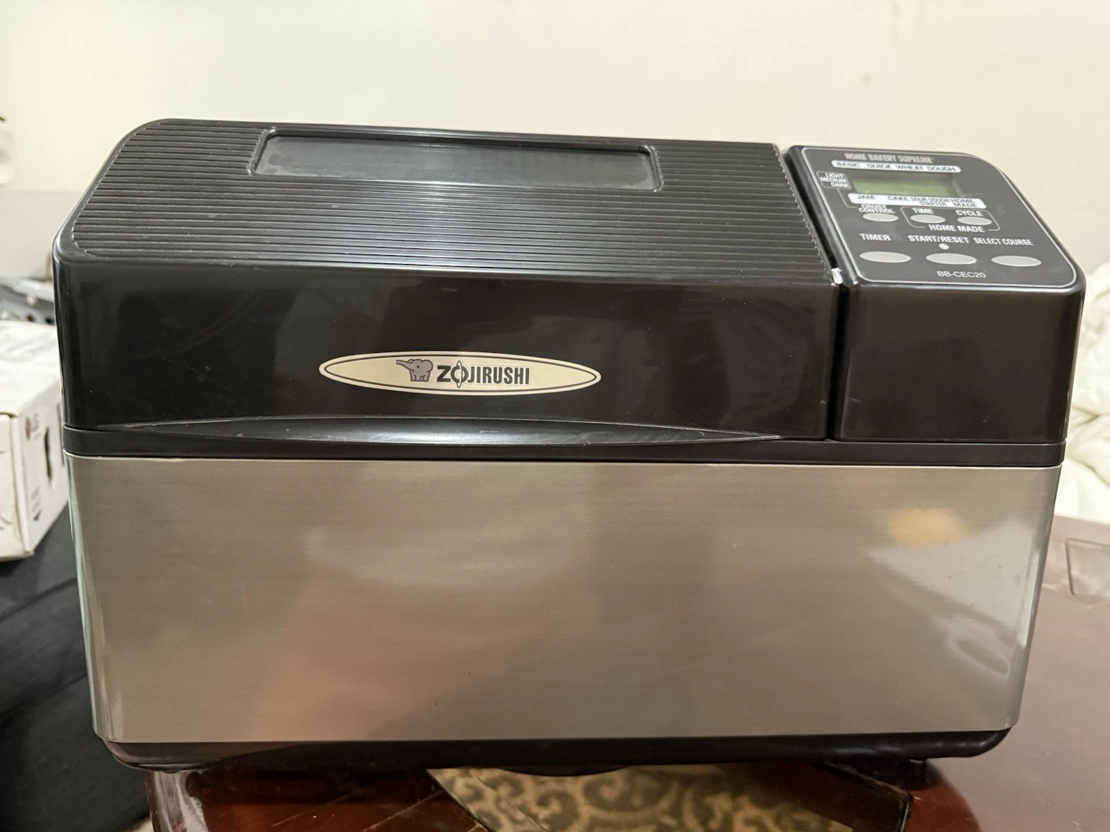 Zojirushi Home Bakery Supreme Breadmaker