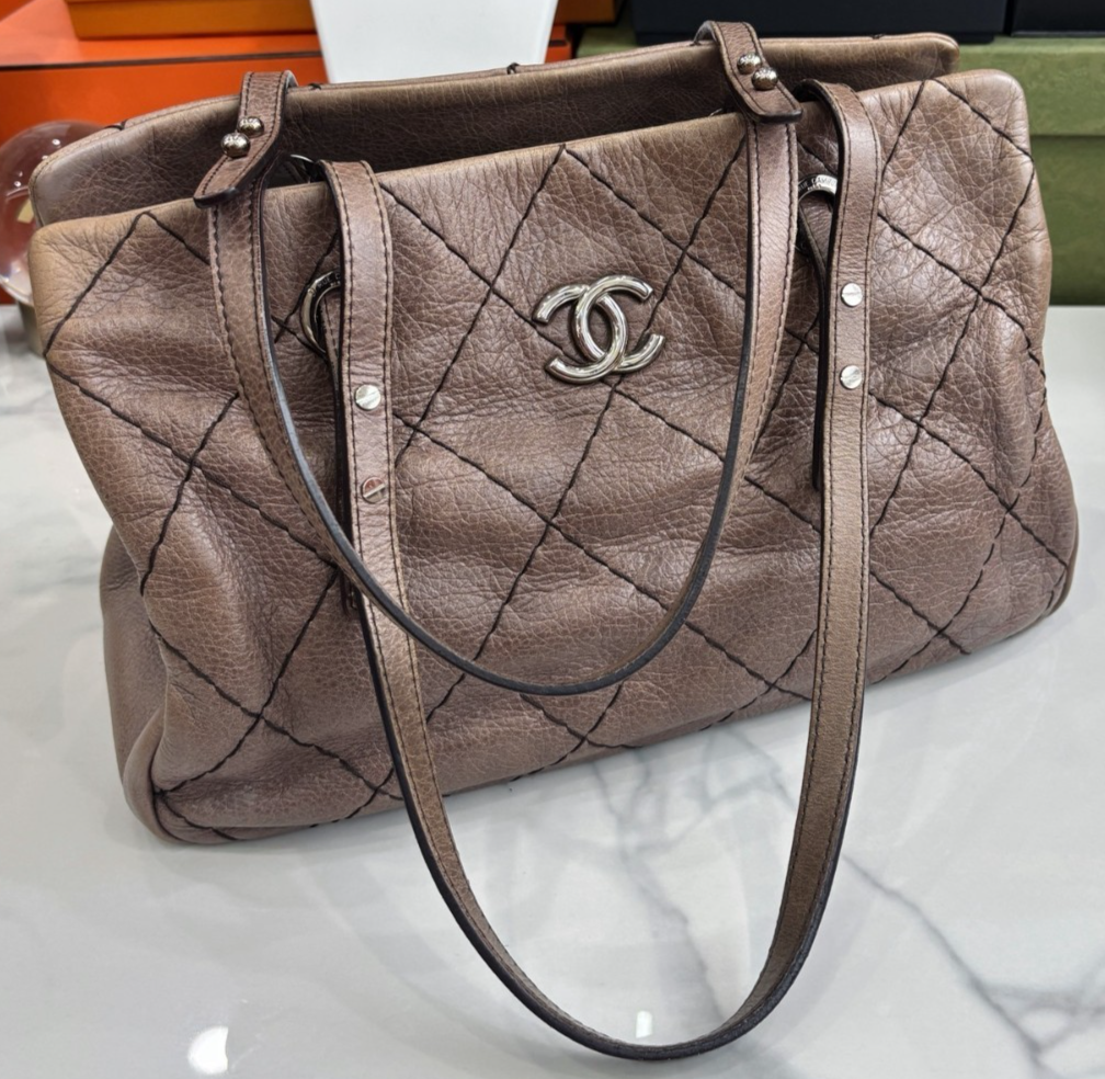 CHANEL Brown Leather Single-Shoulder Tote Bag