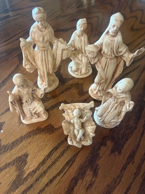 Small porcelain or ceramic nativity three wisemen, Mary, Joseph & Baby