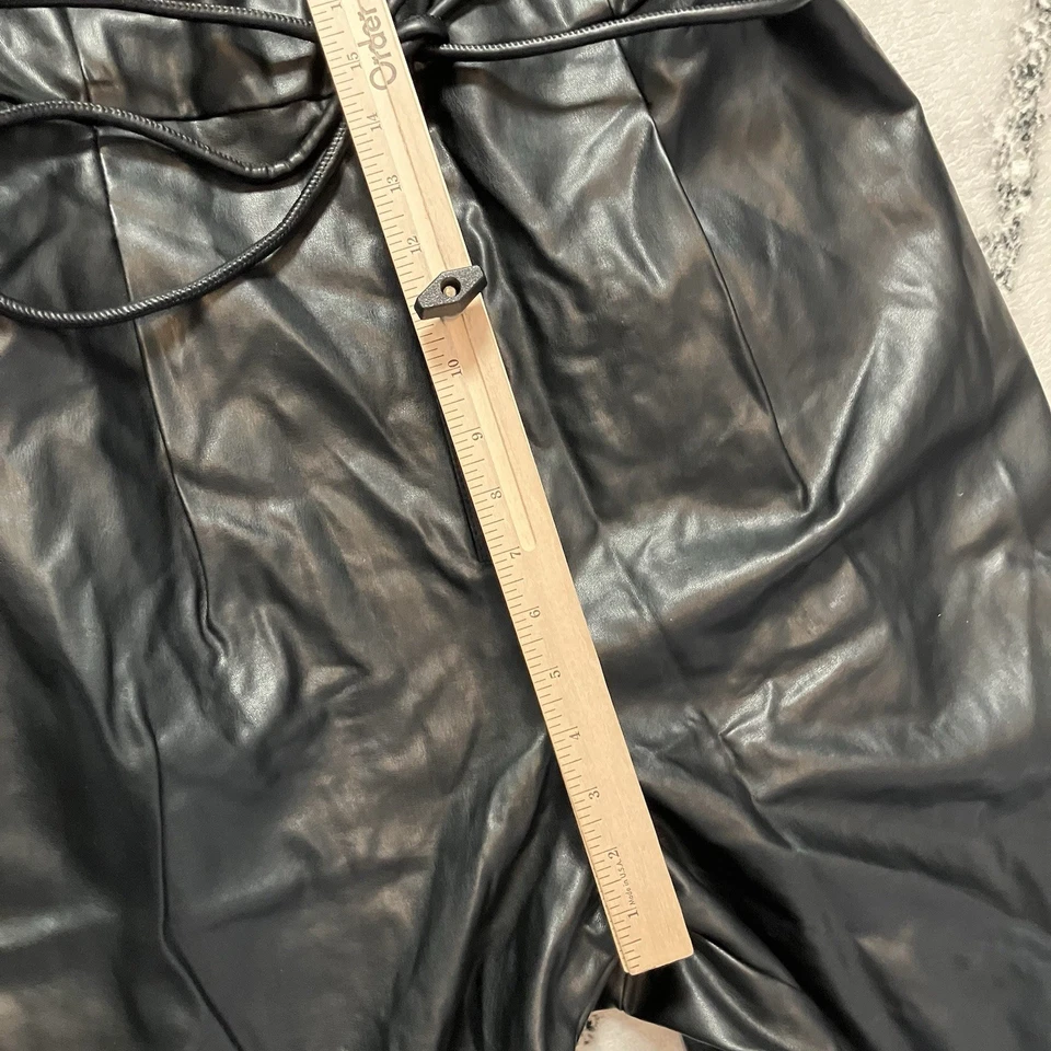 Mono Eloquii para mujer talla grande 18 negro atado cintura imitación cuero llamativo Foto 4 de 4