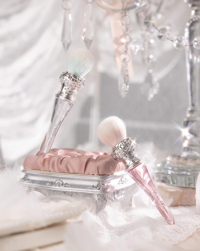 Flower knows Swan Ballet Love Blush Brush NEW IN BOX - Picture 1 of 10