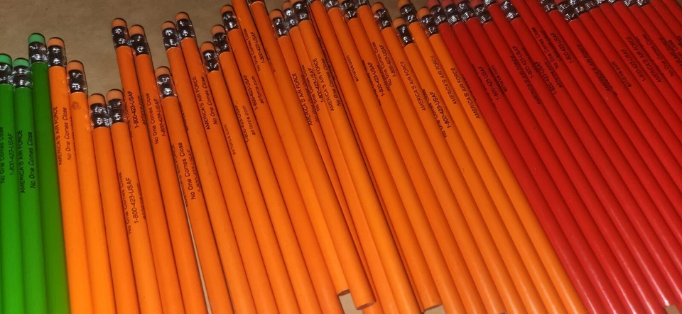 Lote de 75 lápices de neón de recluta de la USAF de la Fuerza Aérea de los Estados Unidos - coleccionables Foto 3 de 4