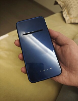 Tesla Wireless Portable Charger Blue 0000220-01 Australia
