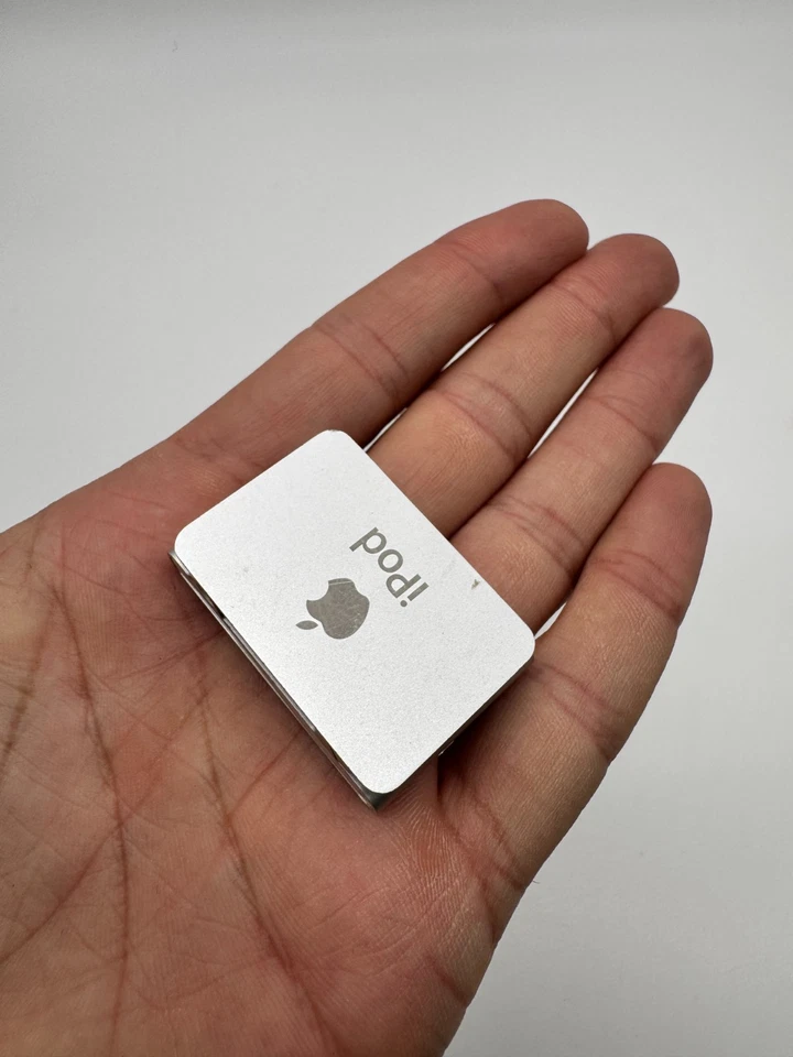 Apple iPod Shuffle 2. Generation mit Ladestation Dock Silber - Guter Zustand - Bild 4 von 4