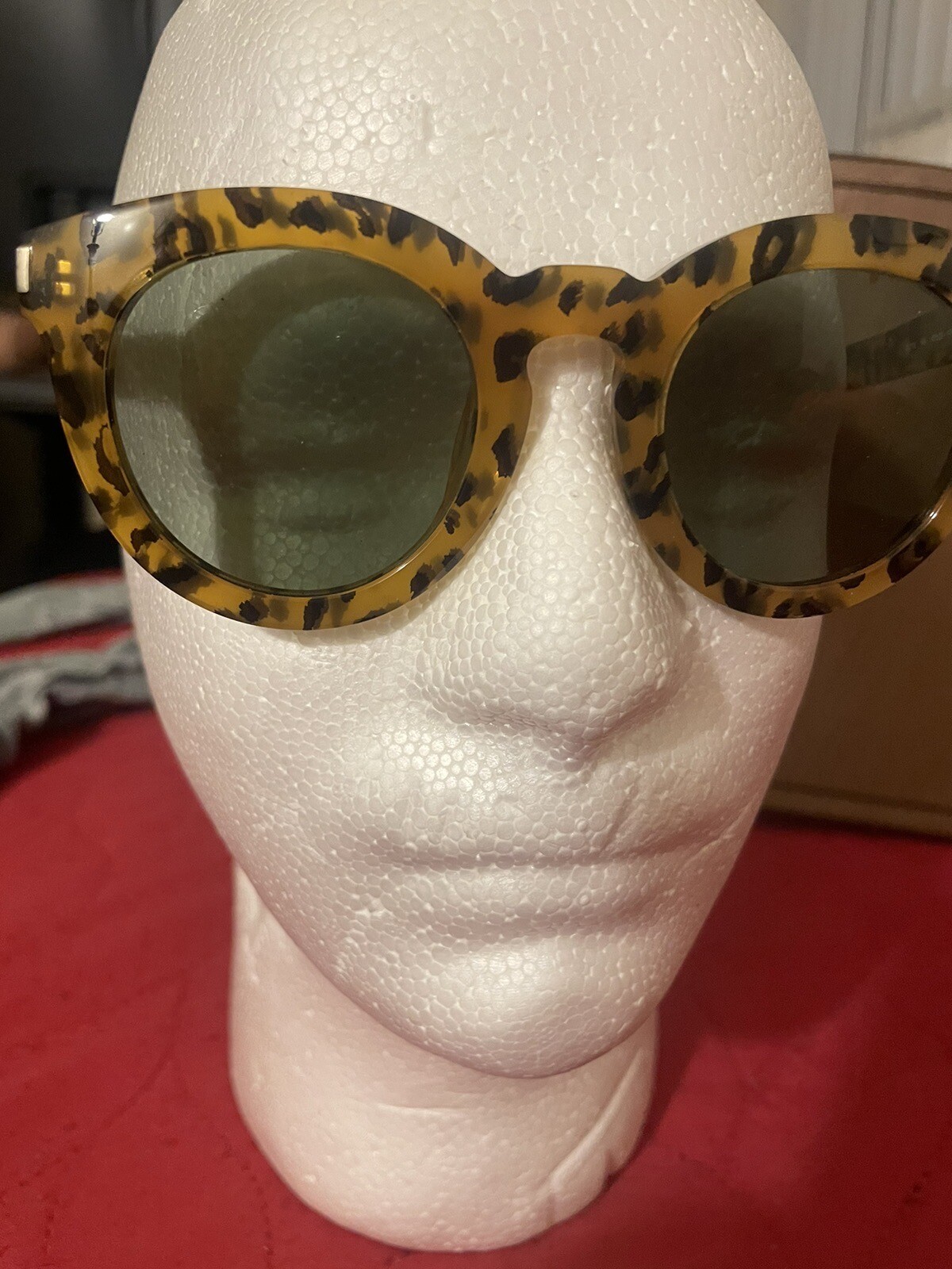 Occhiali da sole rotondi Yves Saint Laurent montatura a colori è come una tartaruga