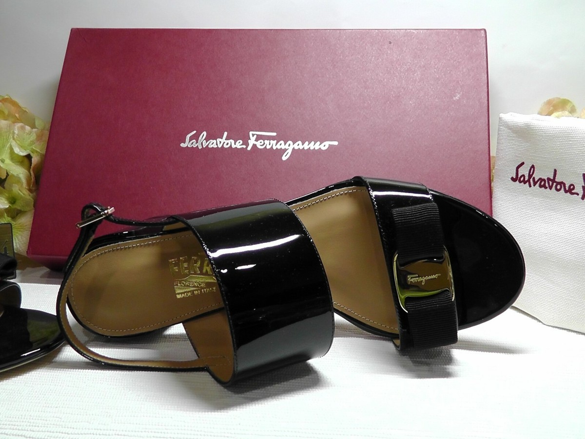 [Salvatore Ferragamo]バレリーナオーナメントフック Salvatore Ferragamo BLACK Giulia Patent Leather Vara Bow