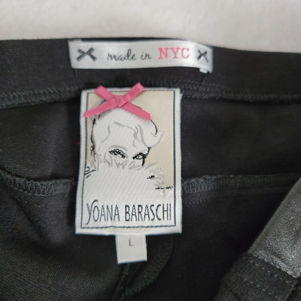 Pantalones negros Yoana Baraschi para mujer con detalles de cuero sintético talla grande Foto 3 de 4