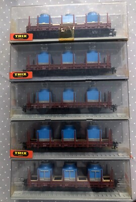 5 Wagons Trix Express Réf 3412 – Plats à Ridelles Avec 3 Cuves Bleues – HO – Vintage