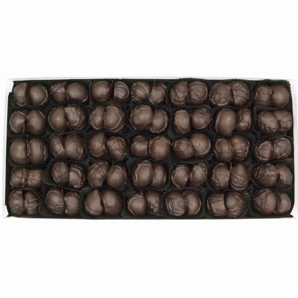 Philadelphia Candies Nueces de Macadamia, Caja de Regalo de 1 Libra Cubierta de Chocolate Oscuro Foto 2 de 4