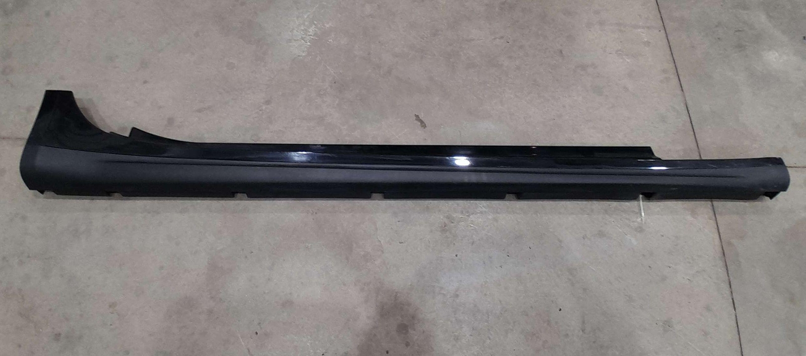 14-24 Maserati Ghibli Rocker Molding Side Skirt Right Passenger Side OEM