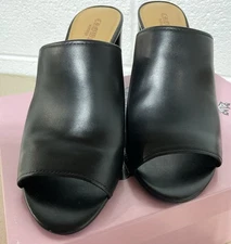 Crown Vintage Size 8 M Clara Black Block Heel