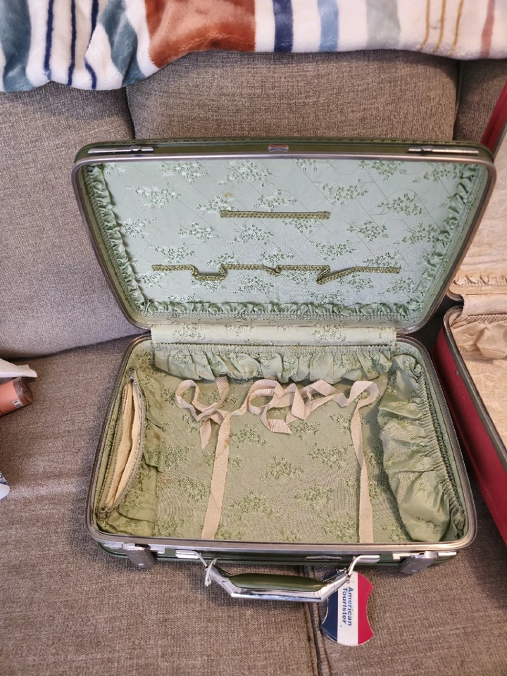 Vintage American Tourister Green Suitcase w/Keys Retro MCM Aesthetic Travel Case - Image 3 of 4