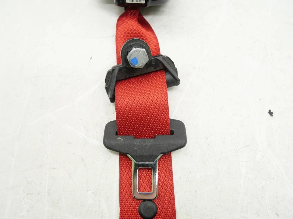Retractor de cinturón de seguridad de pasajero delantero derecho diestro 2016-2021 McLaren 570S rojo OEM usado Foto 3 de 4