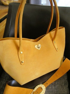 ESCADA Shopper Velourleder Damentasche Vintage MIT NIETEN UND HERZ