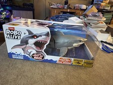 ROBO ALIVE GREAT WHITE SHARK TOY BY ZURU EYES LIGHT UP RED NIB Battery Operated