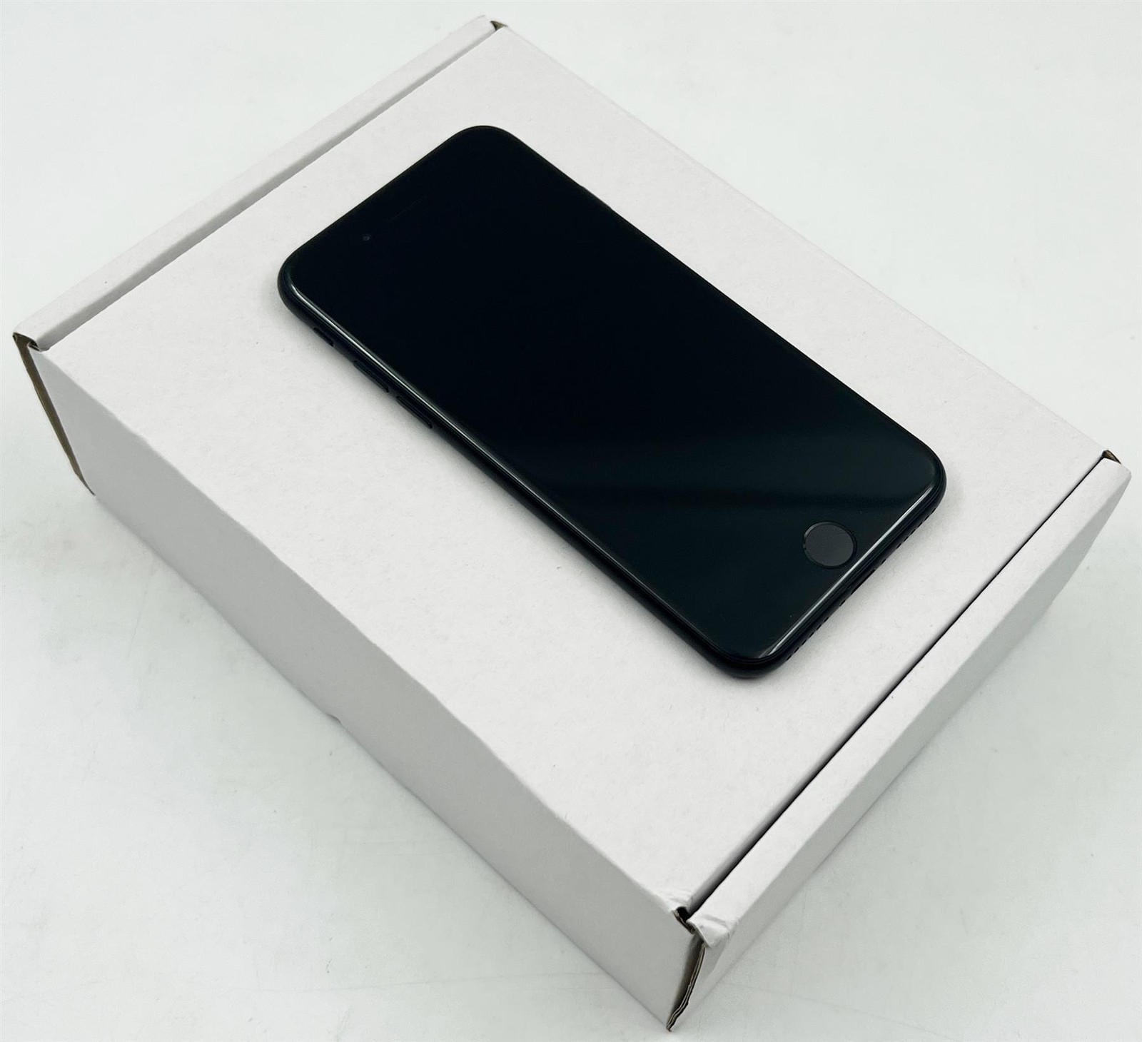 Apple iPhone SE 3 (3rd Gen) 2022 64GB Midnight 12MP Unlocked Excellent