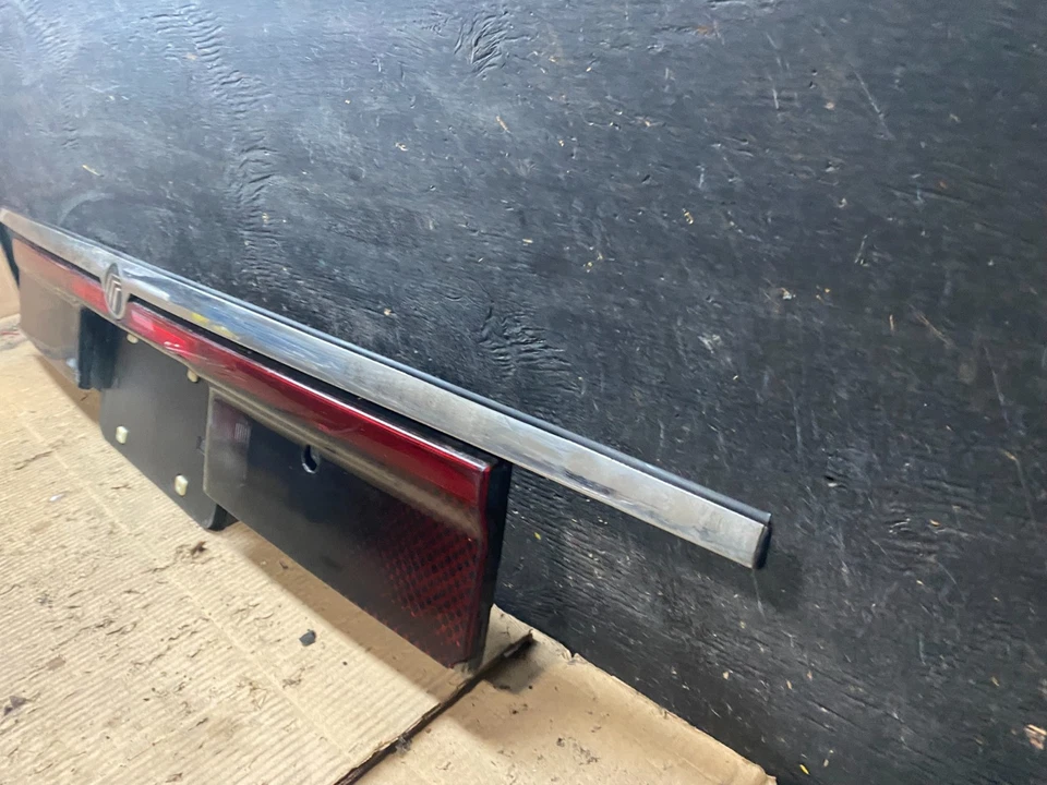 Mercury Grand Marquis 1995 1996 1997 tapa maletero luz trasera central T9714 DG Foto 2 de 4