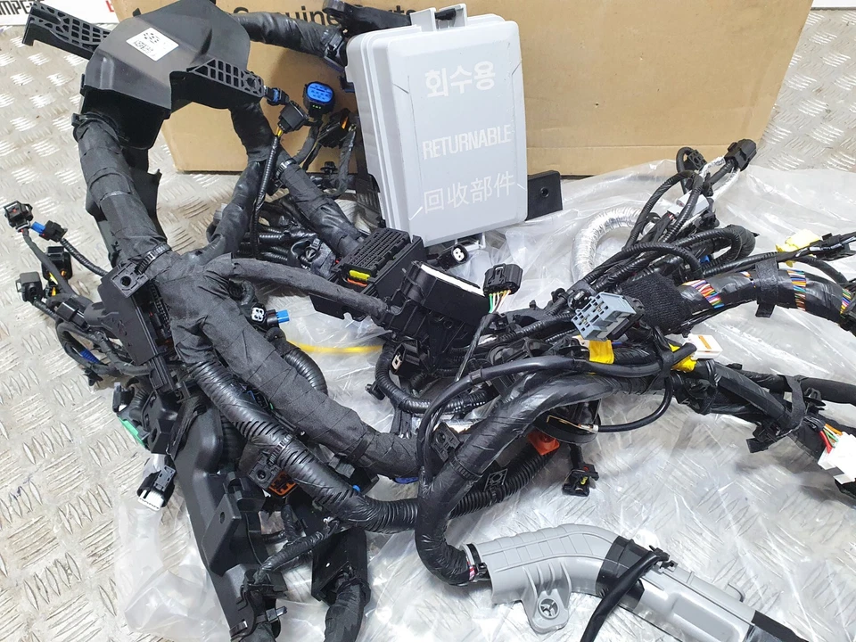 KIA RIO 2021 - 2025 MK4 (YB) 1.0L PETROL 5DR NEW ENGINE WIRING LOOM & FUSE BOX - Image 4 of 4
