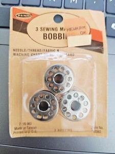 Package OF 3 Penn VINTAGE METAL SEWING MACHINE BOBBINS  3/4" WIDE Style 2080