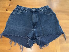 Vintage Chic High Rise Denim Jean Shorts Sz 10 Blue Raw Hem Pockets Boho Summer