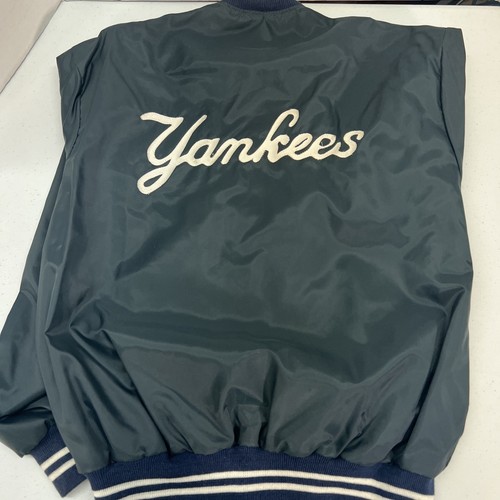 Veste légère vintage années 1990 Pyramid MLB Yankees SpellOut taille moyenne - Photo 10 sur 13