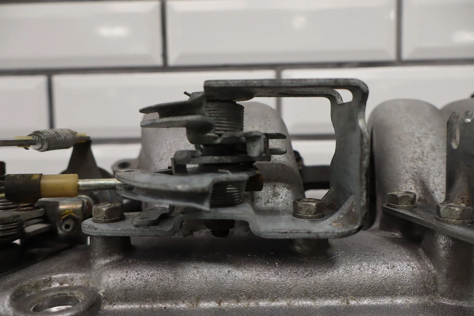 Toyota Celica 1983-1985 2,4 L 22REC colector de admisión acelerador carrocería etc. Foto 3 de 4