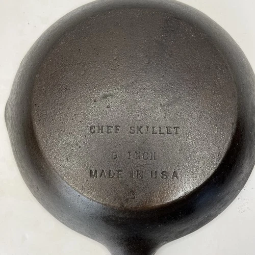 Vintage Wagner (Unmarked) Chef Skillet 9 inch, Restored and Re-seasoned.  Great