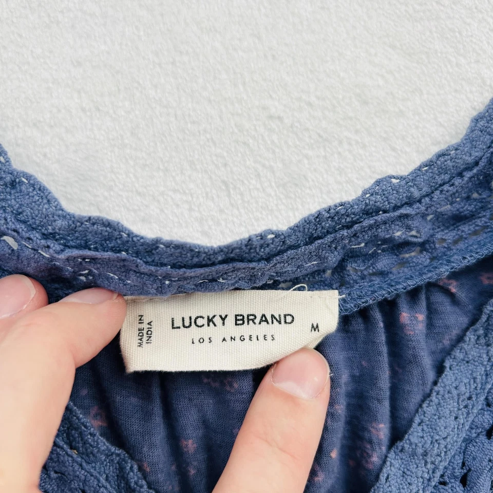 Camisa Lucky Brand Feminina Média Azul Floral Acabamento de Renda Boho Camponesa Manga Longa - Imagem 2 de 4