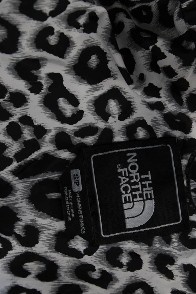 Женская ветровка The North Face с анималистическим принтом черная нейлоновая на кнопках размер S - Изображение 4 из 4