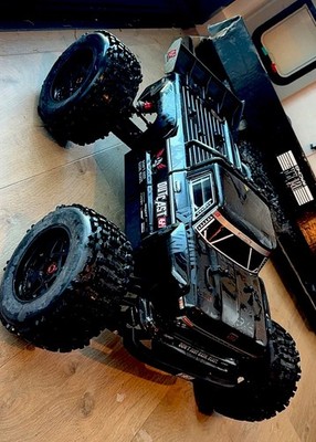 ARRMA OUTCAST 6S EXB 1/8