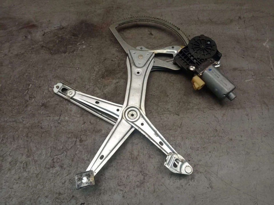 Elevalunas delantero derecho con motor elevalunas MERCEDES-BENZ A1637201246 Foto 2 de 4