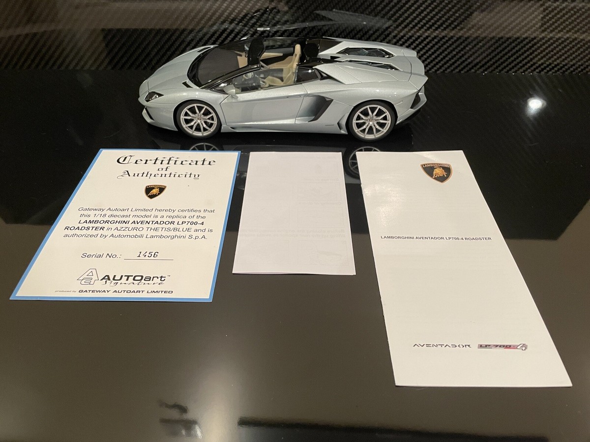 1/18 AutoArt Lamborghini Aventador LP700-4 Roadster Azzuro 1/18 AutoArt Lamborghini Aventador LP700-4 Roadster Azzuro