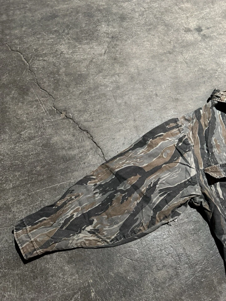 Camisa Saftbak De Colección Para Hombres Camuflada Con Botones Caza Talla M/L Foto 3 de 4