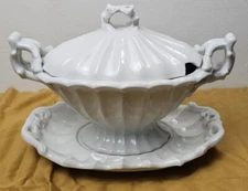 RED CLIFF AMERICAN IRONSTONE COVERED TUREEN WITH PLATTER 12 X 16" VICTORIAN