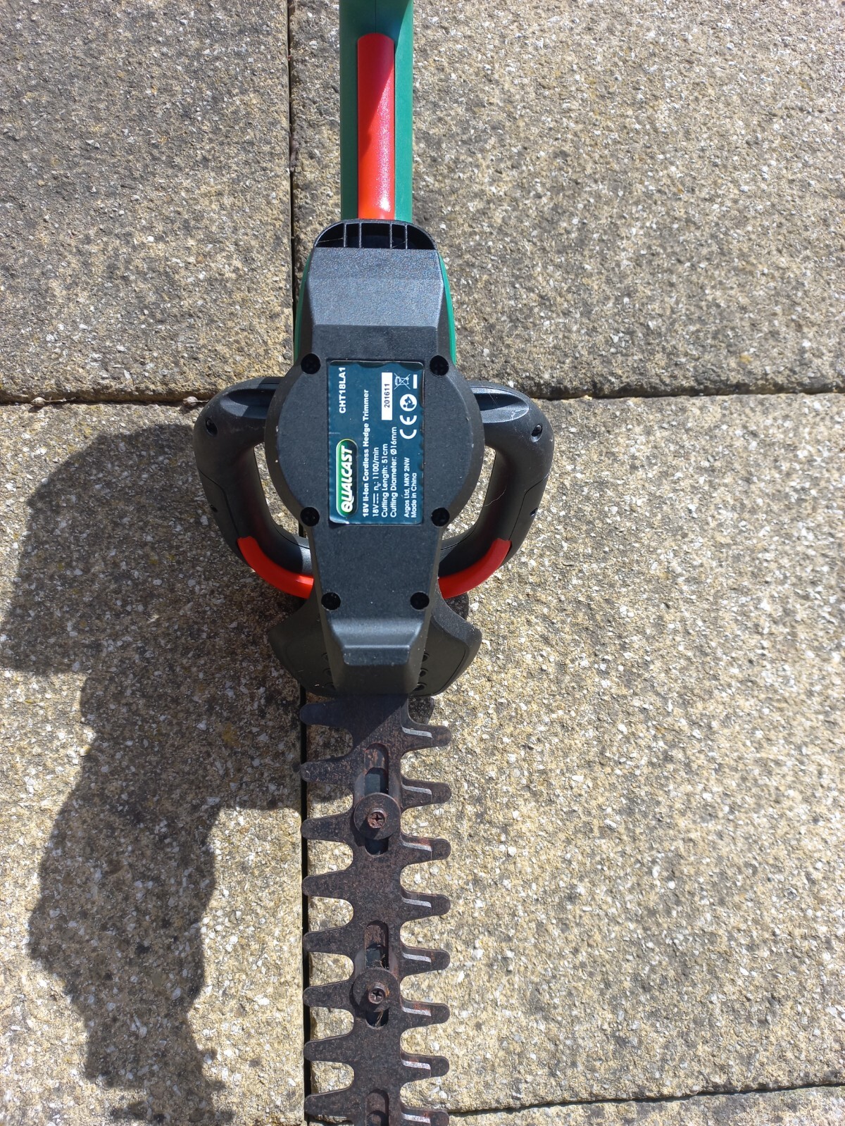 QUALCAST 18V Li ion CORDLESS HEDGE TRIMMER NEEDS BATTERY CHARGER