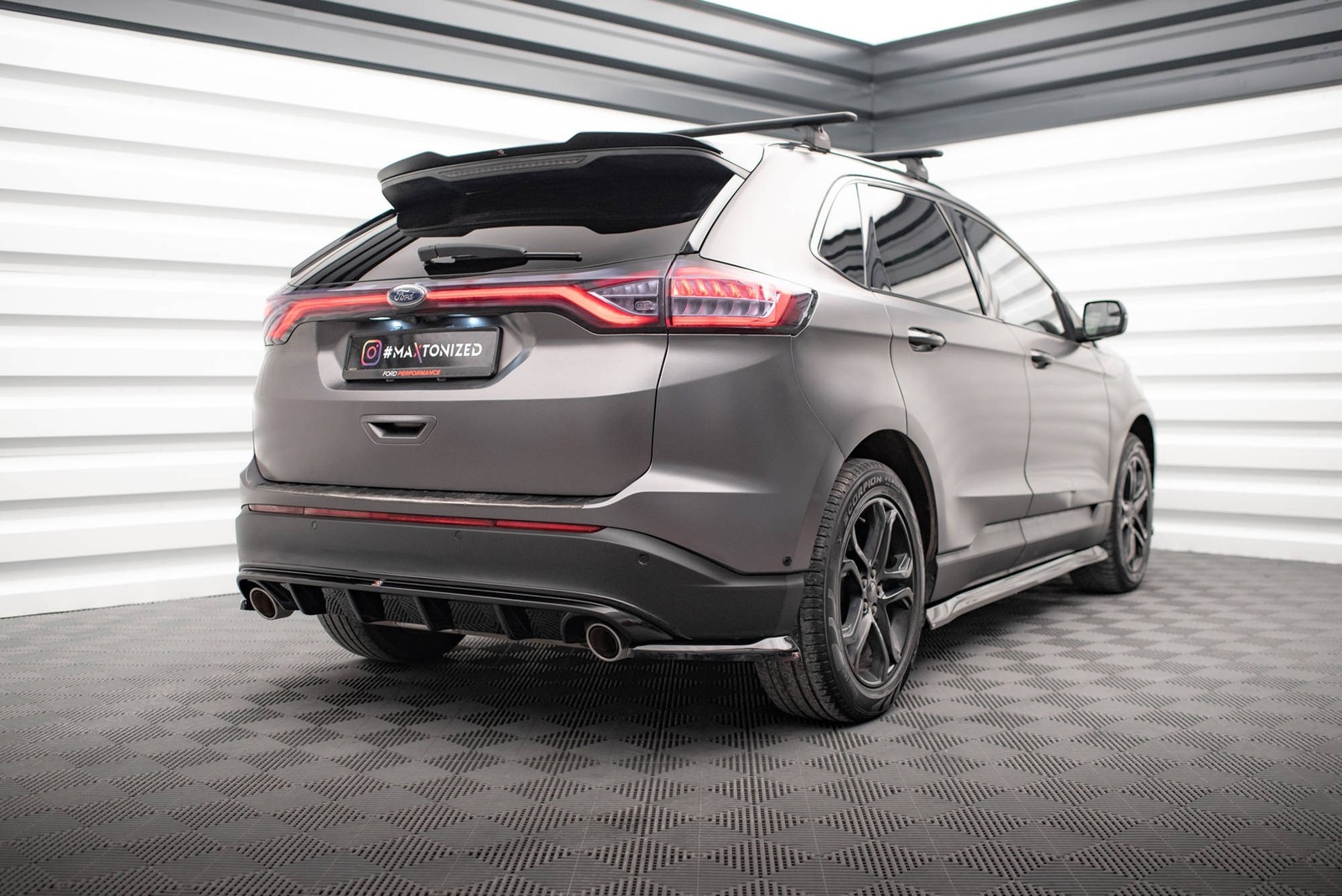 Diffuseur arrière Maxton pour Ford Edge Mk2 en finition noir brillant - 3