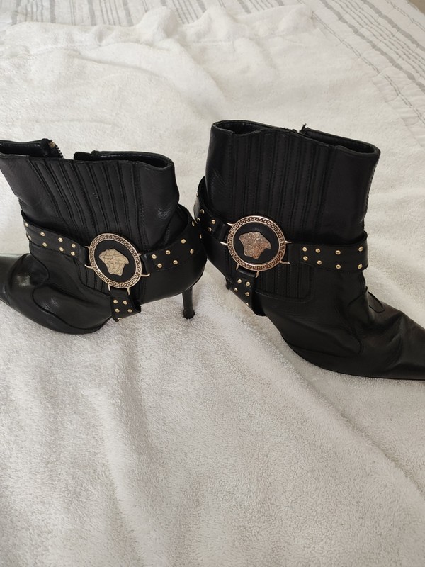 Versace Shoes Medusa Head Ring Gold Color Metal Embellished, Size 7
