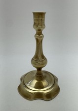 18th C FINE ENGLISH / AMERICAN PETAL BASE BRASS CANDLESTICK c. 1750