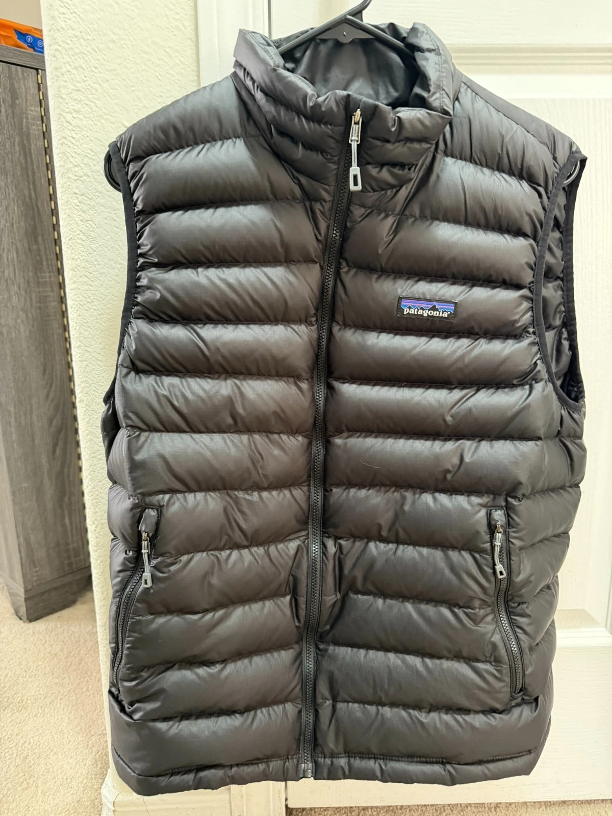 Patagonia Vest Mens Medium Black Goose Down Puffer Sweater 84622