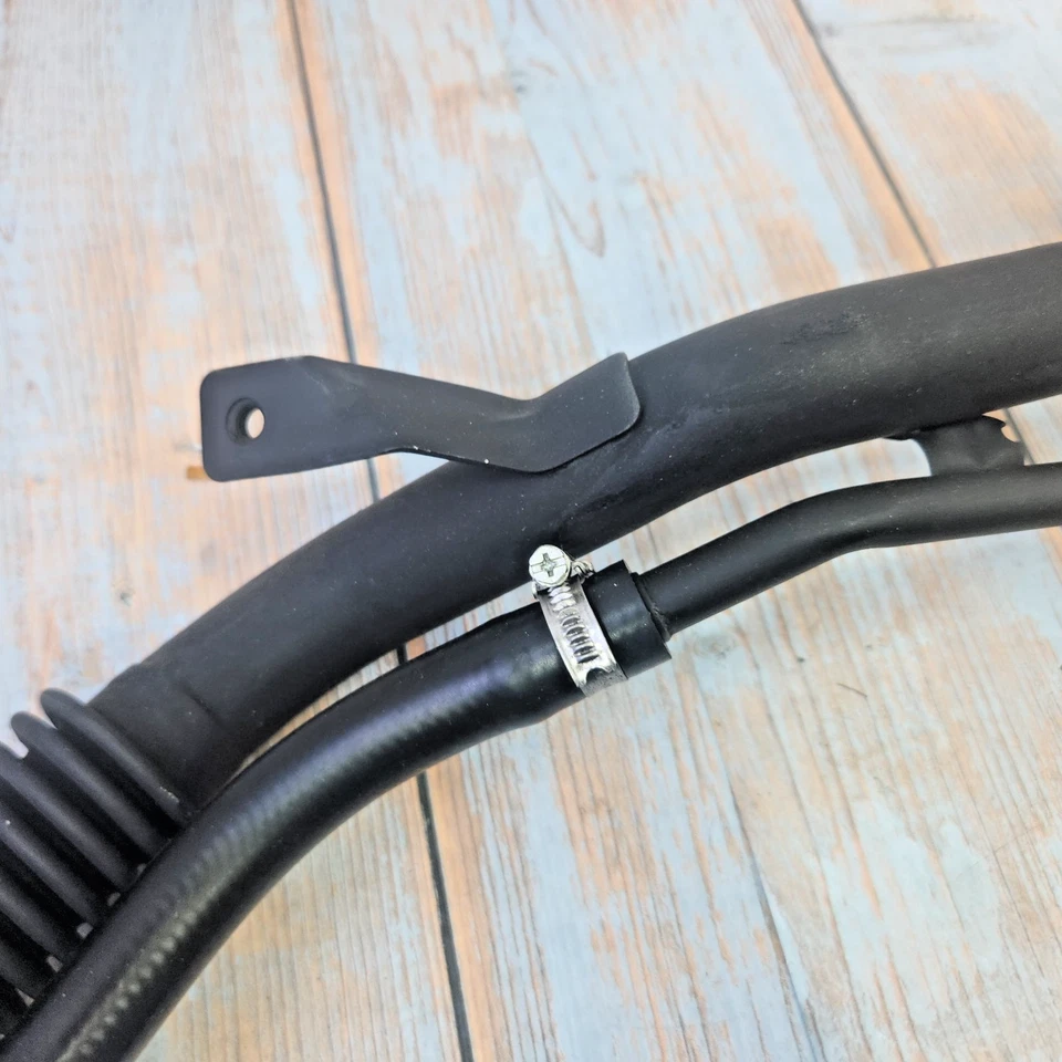 Cuello de llenado de combustible Spectra Premium FN916 para Toyota Tacoma 1995-2000 7720135470 Foto 4 de 4