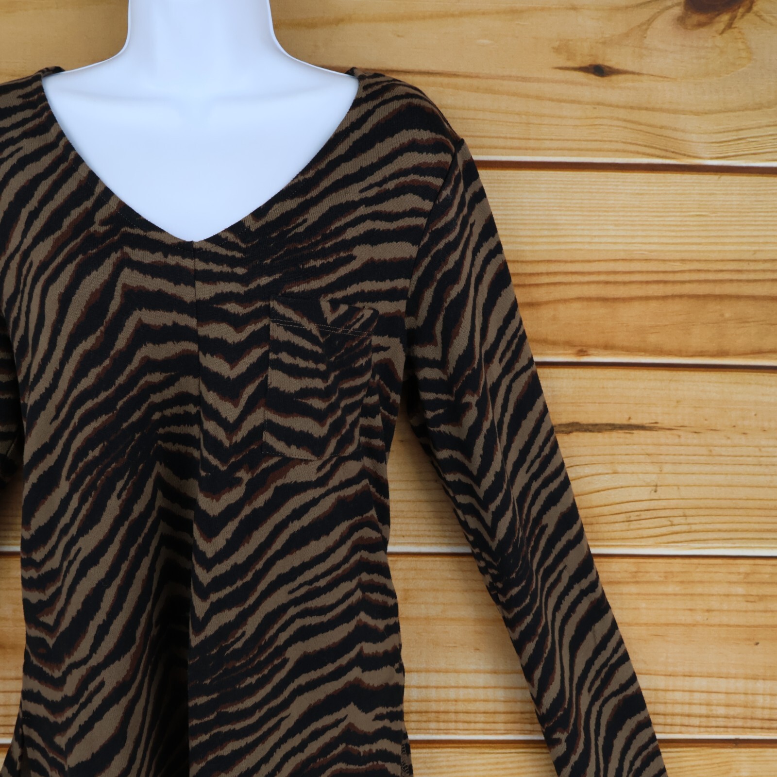 Sanctuary Long Sleeve Knit Top Womens M Brown Animal Print Stretch V-Neck Soft