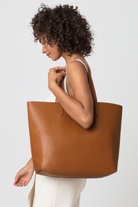 cuyana structured leather tote