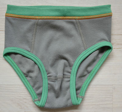 SCHIESSER UNDERWEAR BOYS SLIP MIT DRUCK HINTEN Gr. 104/ 4 Y 